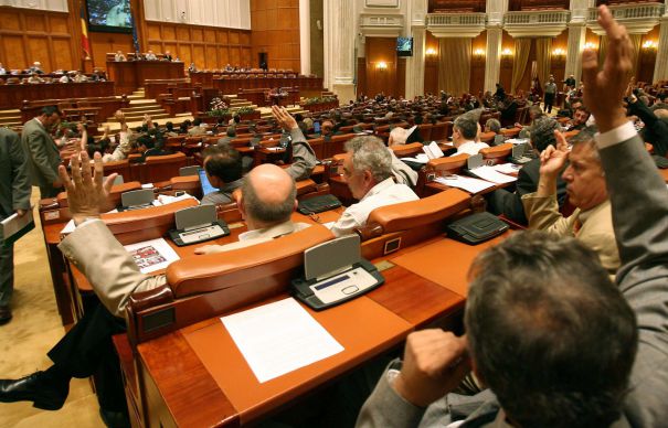 Amnistia fiscala pentru bugetari si mame, votata de Camera Deputatilor