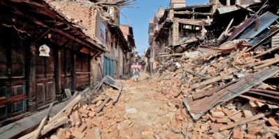 Cutremur in Nepal: supravietuitorii se lupta sa nu moara de foame si de sete