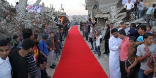 VIDEO Impresionant: covorul rosu, intins printre ruine, la un festival de film in Fasia Gaza