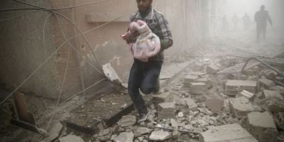 Cel putin 45 de morti, inclusiv zece copii, in atacuri ale regimului sirian si rebelilor la Damasc
