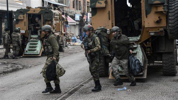 Turcia LOVITA din nou. Sase soldati au fost ucisi de un ATENTAT cu BOMBA