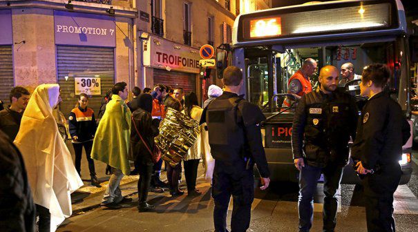 NEWS ALERT. Sase RANITI, dupa un atac asupra unui AUTOCAR cu turisti in FRANTA