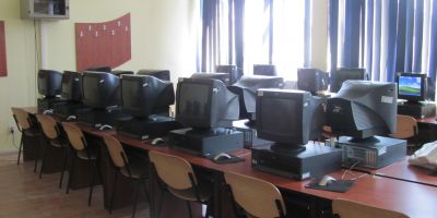 Culmea informaticii la liceu: o singura imprimanta la 800 de elevi, computere antice si softuri stravechi