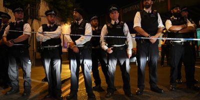 Londra: O furgoneta a lovit mai multi pietoni in fata moscheei Finsbury Park. Politia anunta mai multe victime