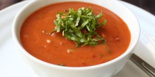 Supa rece de legume, varianta ideala pentru perioada de vara