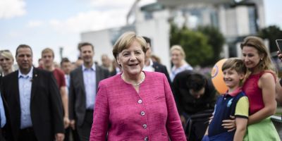 Angela Merkel reafirma politica deschisa pentru refugiati a Germaniei si spune ca toate statele europene vor trebui sa accepte cote de imigranti