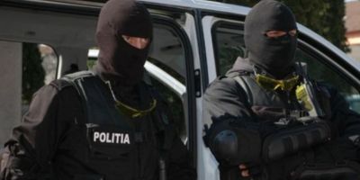 VIDEO Doua romance, cautate de politistii italieni pentru omor calificat, au fost prinse in Cluj si Salaj