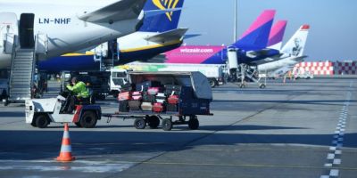 Opt romani raniti intr-un accident produs pe aeroportul din Budapesta